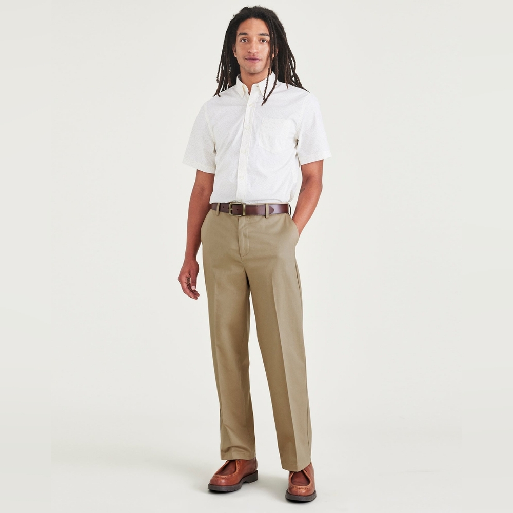 DOCKERS - NWT - KHAKI Signature Iron Free -- Relaxed Fit -- 42x30